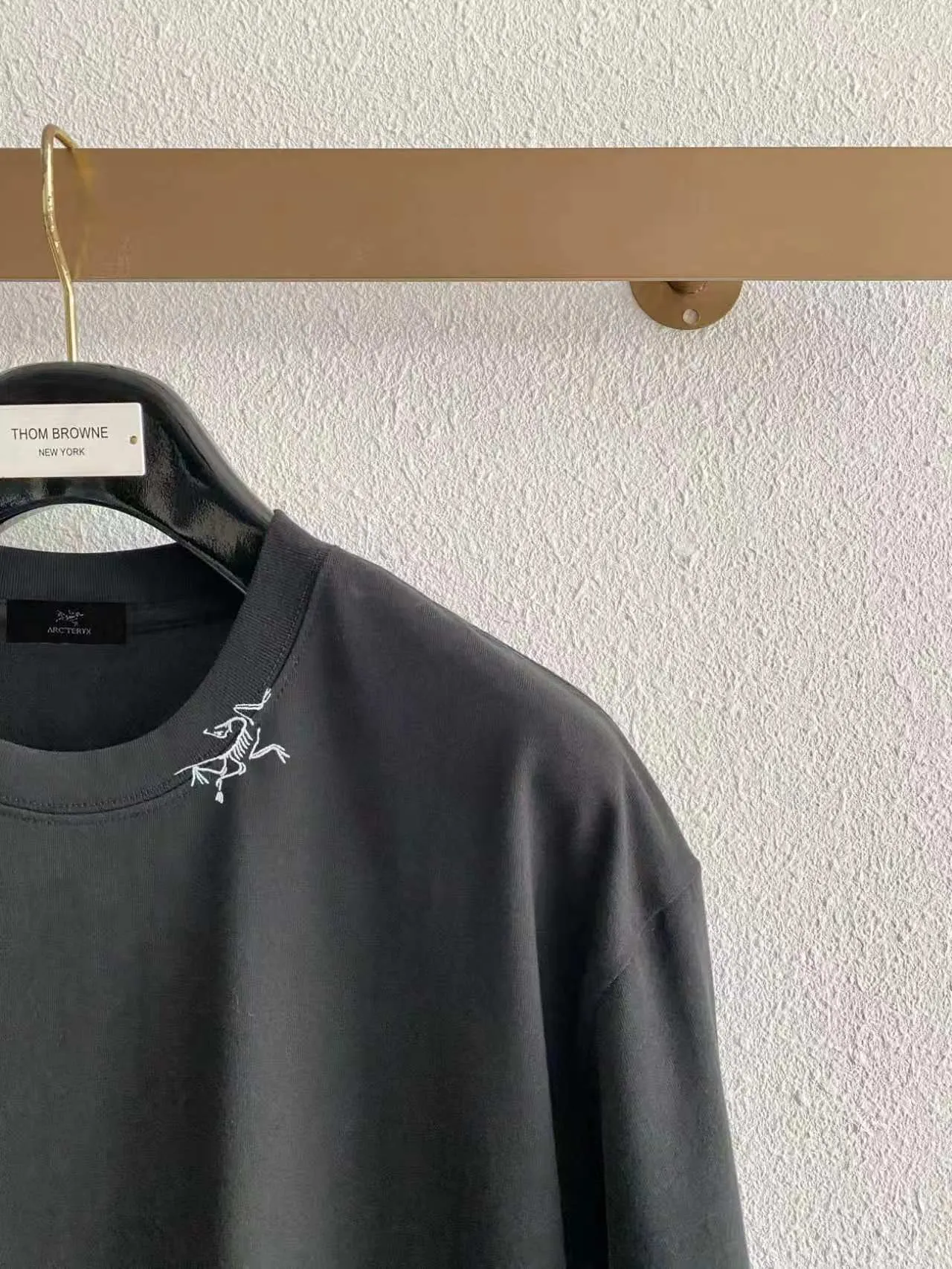 Arc’ter/ logo + New Arrival ， ， ， ， T Same Style。 :Black White Blue Gray Size:S（90-130 ） M（125-140 ） L（135-160 ） XL（160-180 ） XXL（180 ）